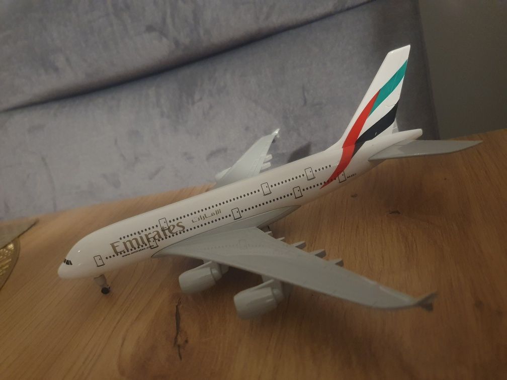 Nowy Samolot AIRBUS a380 Emirates