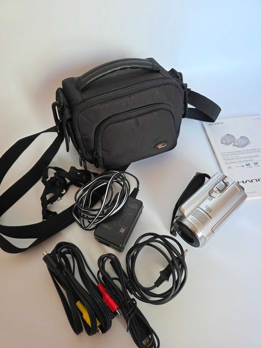 Цифровая видеокамера Sony DCR-SR68E сумка