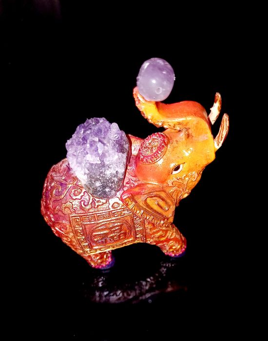Elefante cim Ametistas naturais