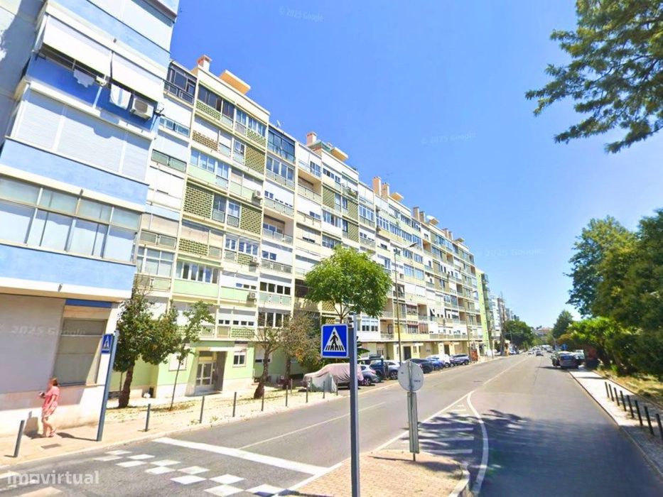 Apartamento T3 totalmente remodelado em Benfica