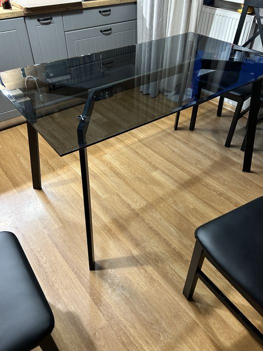 Elegancki szklany stół