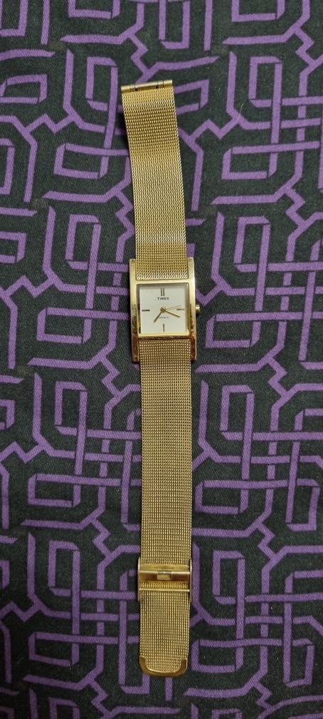Elegancki damski zegarek Timex na bransoletce