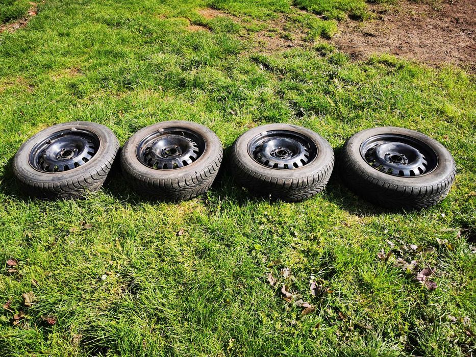 Felgi stalowe 4x100 z oponami zimowymi rozmiar 185/60R14