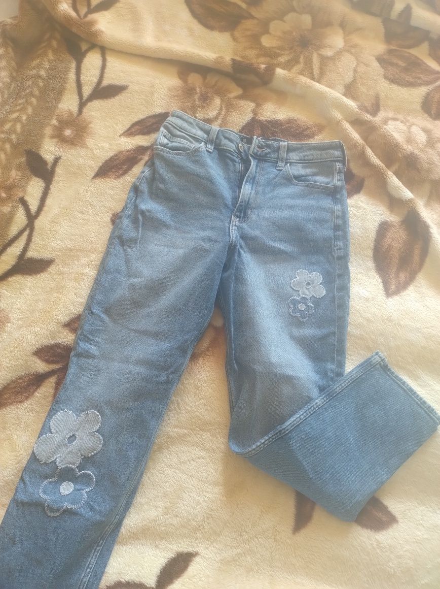 Spodnie jeansy nom jeans wysoki stan hollister z kwiatkami cute szersz