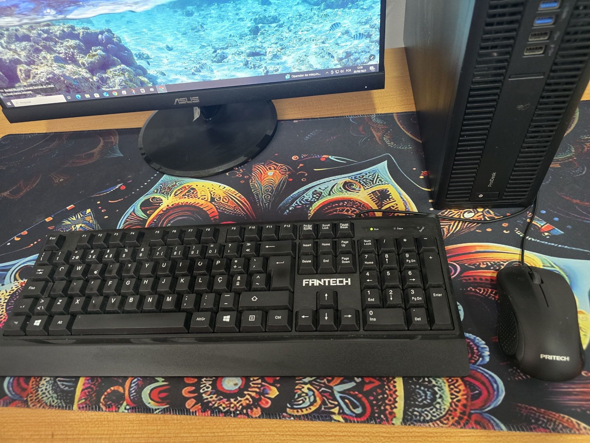 Desktop Hp Intel Core i5 com monitor Asus, rato e teclado