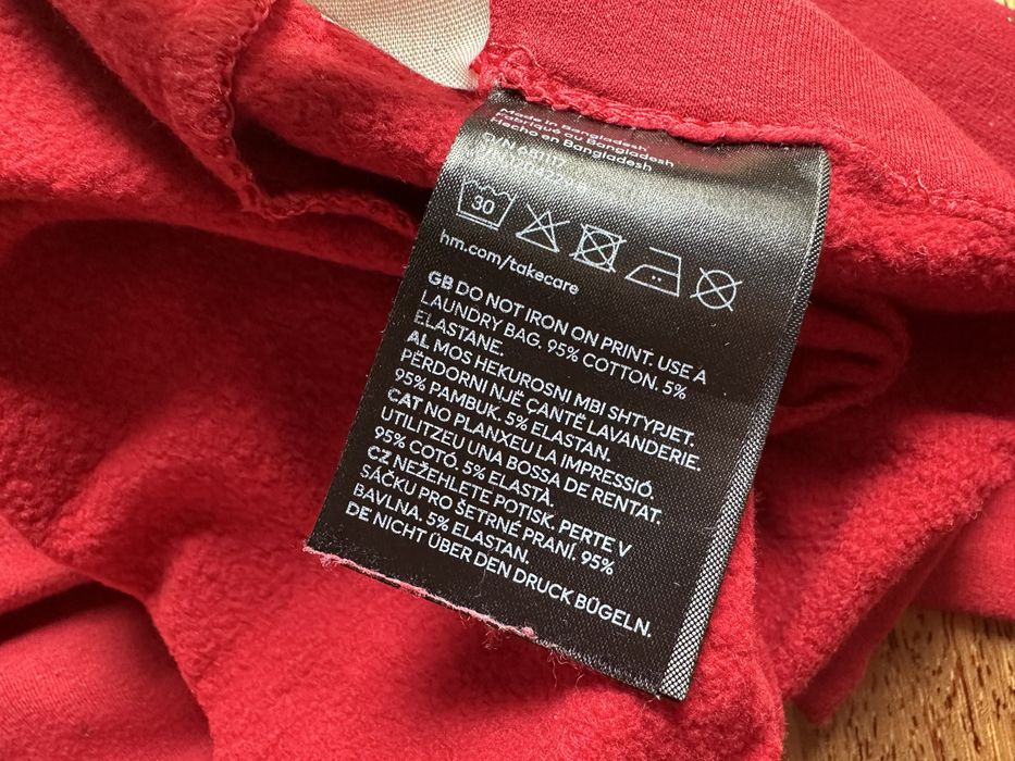 Czerwone wygodne leginsy z „misiem” w środku z H&M