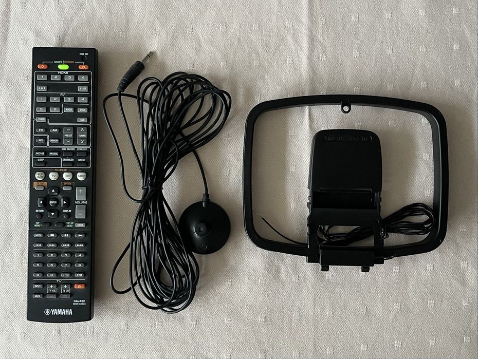 Amplituner 5.1 Yamaha RX-V471 – pilot, mikrofon YPAO, antena