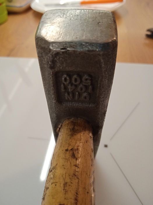 Młotek ślusarski 500gram