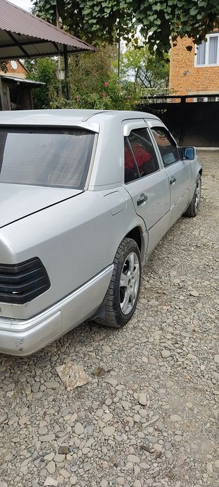 Мерседес 124 1989