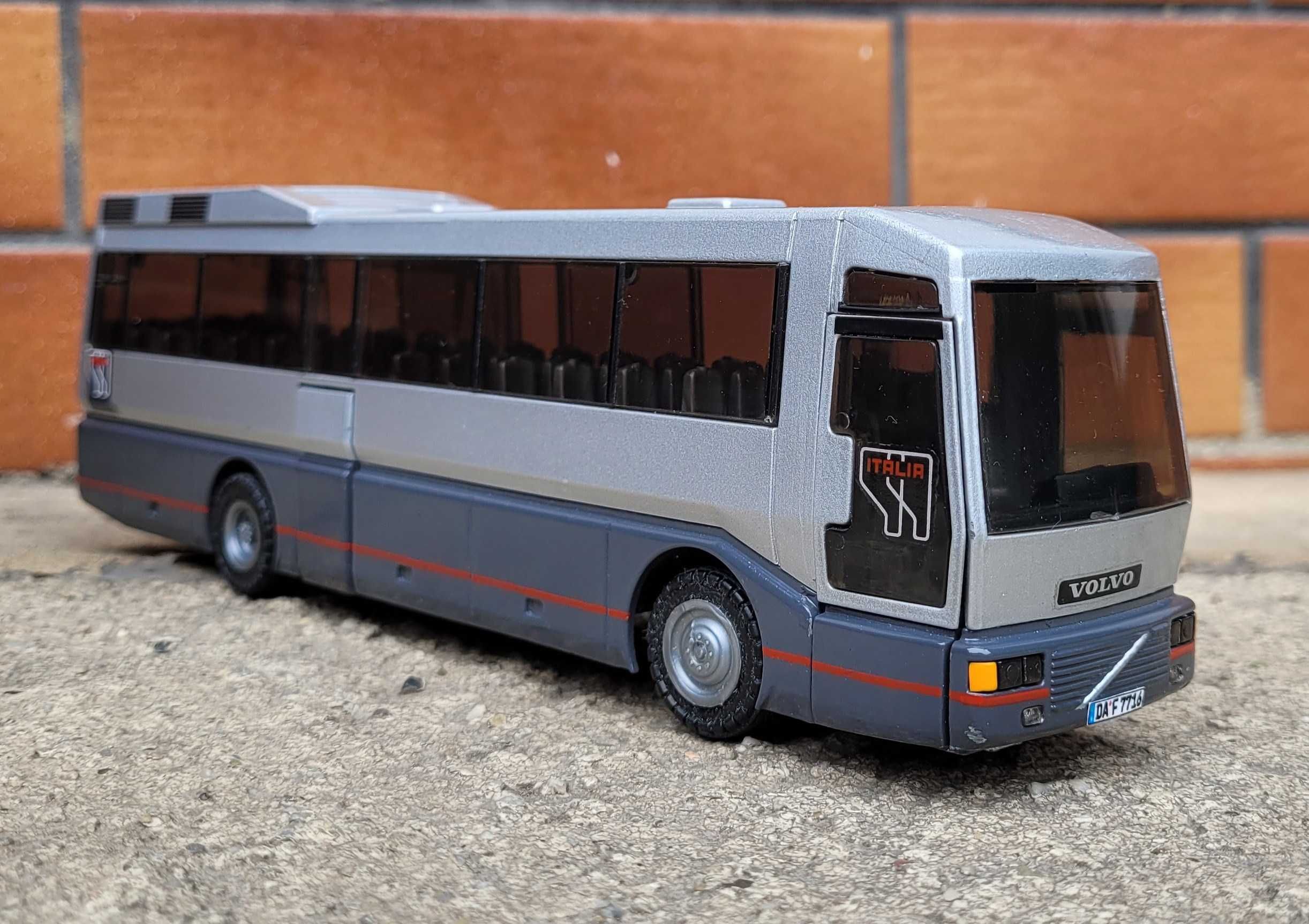 Volvo B10M Italia 1989 NZG Autobus kolekcja autobusów 1:50