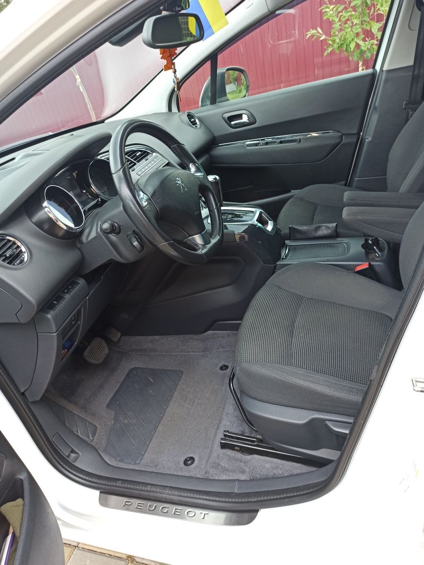 PEUGEOT 5008 Allure 2015 1.6 THP