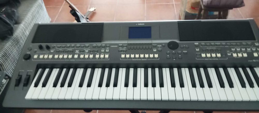 Yamaha psr s 670
