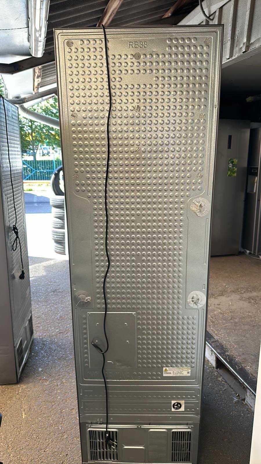 Холодильник Samsung б/у (140504). Привезен из Европы