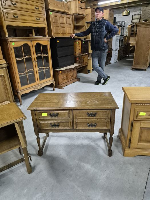 Szafka na wysokiej nodze