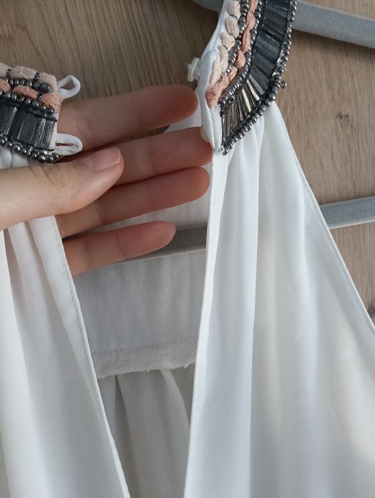 Długa biała sukienka