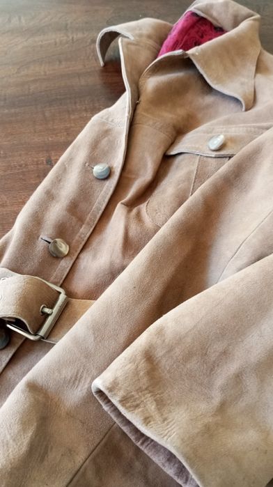 Casaco em pele camurça tipo safari