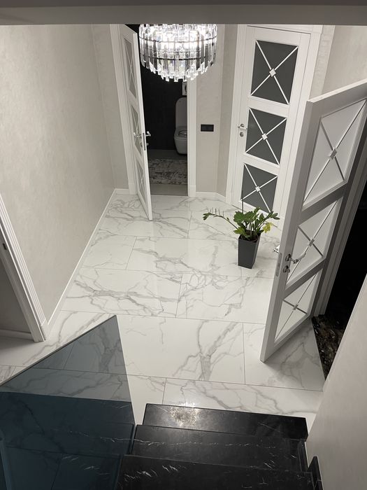 Продається таун на 2 поверхи , гараж і ділянка