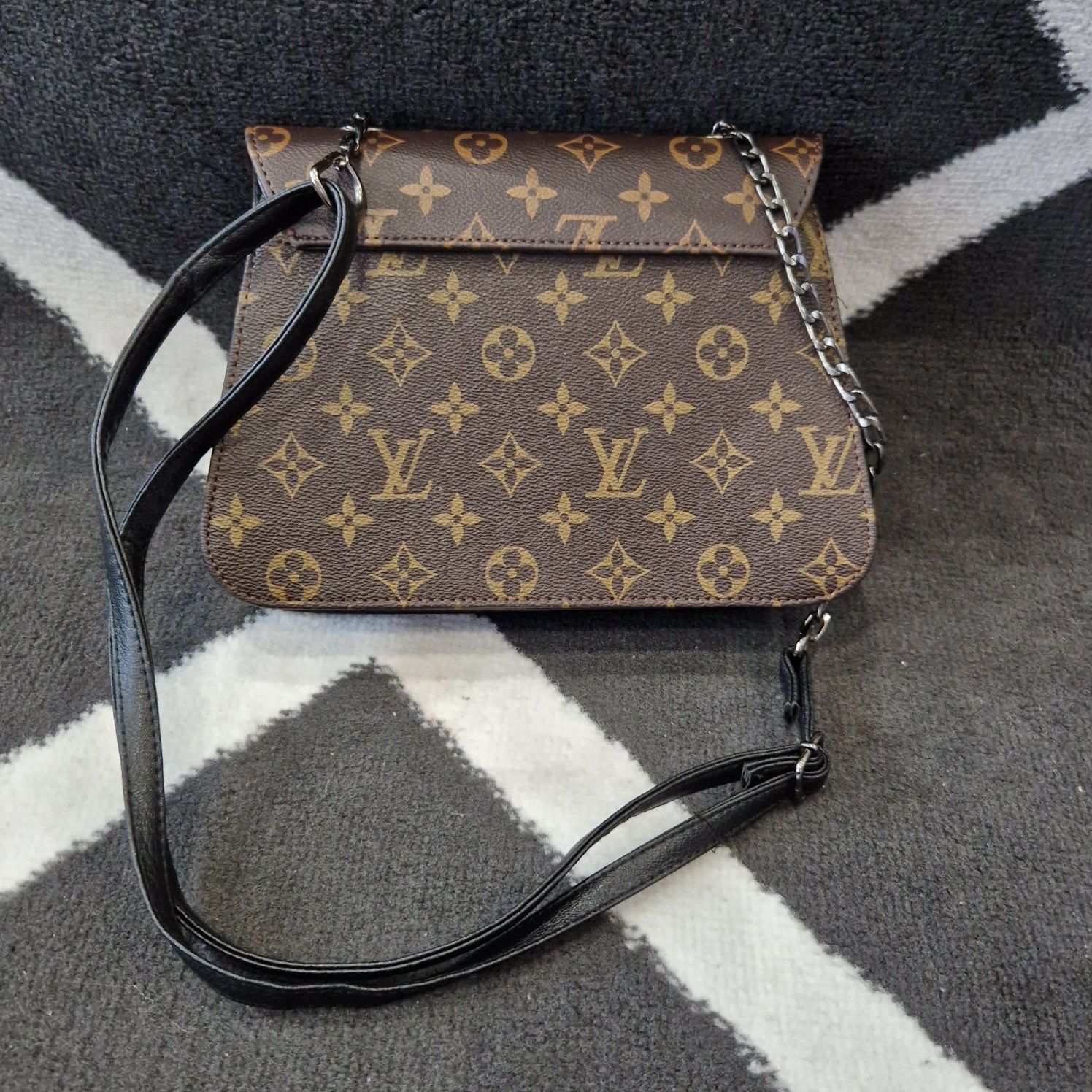 Louis Vuitton klasyczna elegancka torebka lancuszek