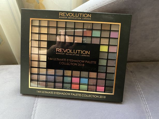 Палетка теней Revolution makeup 144 eyeshadow collection 2018