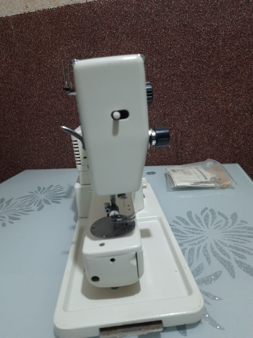 Продам електричну швейну машинку Pfaff 213