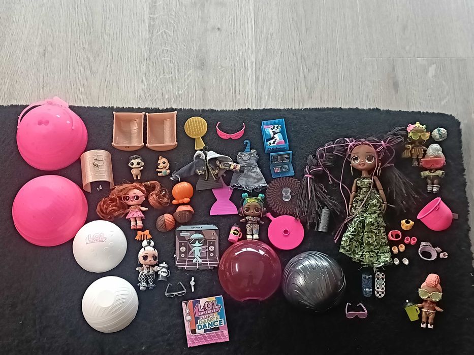 Bonecas LOL e acessórios