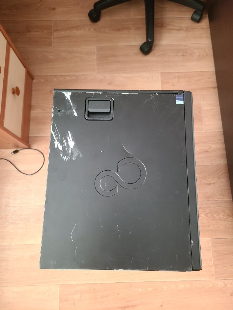 Системный блок Fujitsu Esprimo P557 4gb ddr4, 320Gb pentium 6 gen
