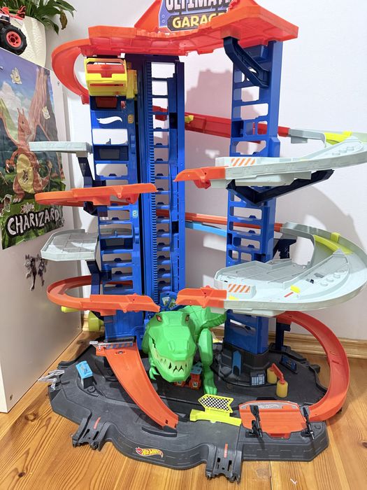 Mega garaż hot wheels t rex