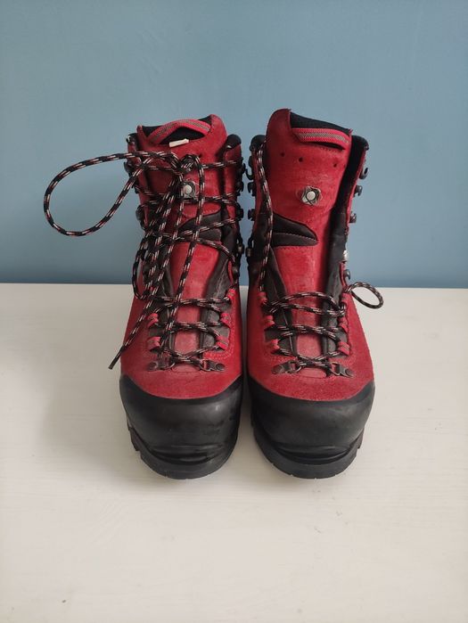 Buty trekkingowe Lowa pod raki automatyczne