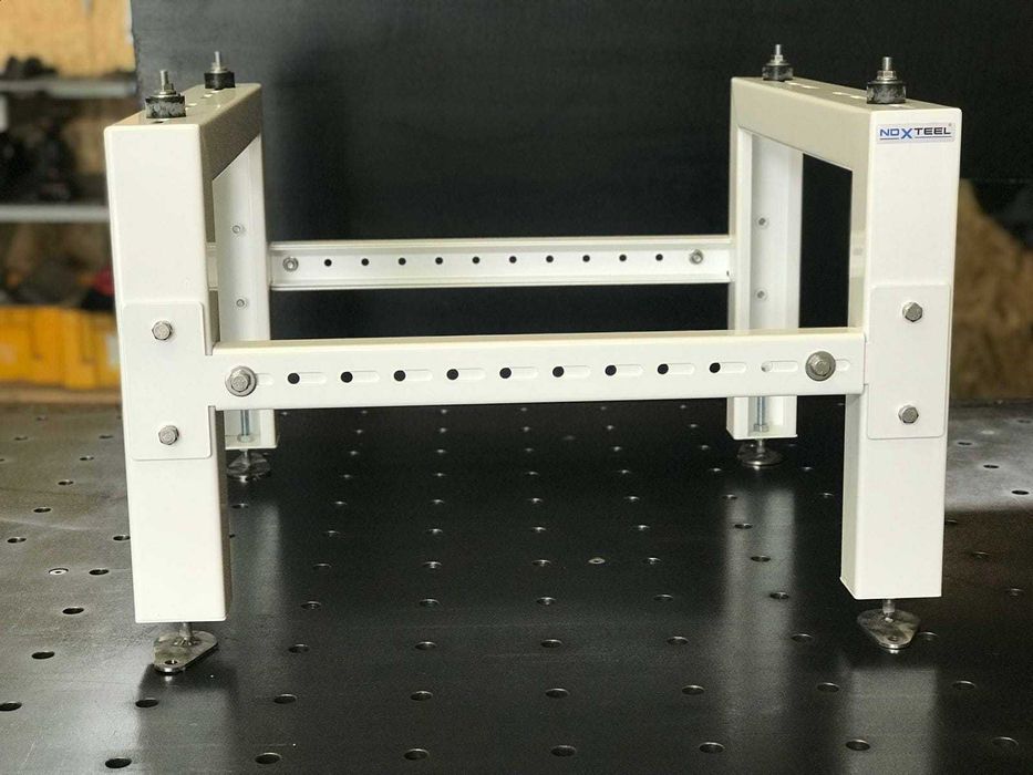 Stalowa podstawa pod pompę ciepła – surowa konstrukcja