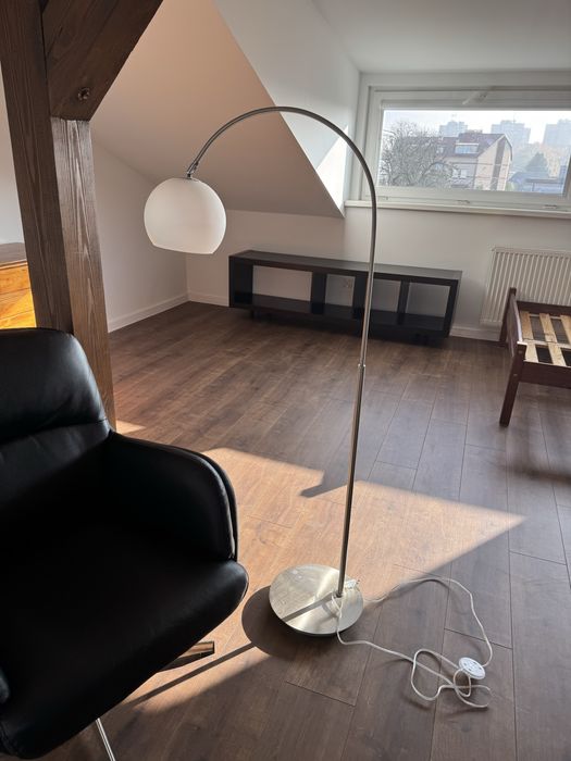 Minmalistyczna lampa modern style casual klasyczne meble salon