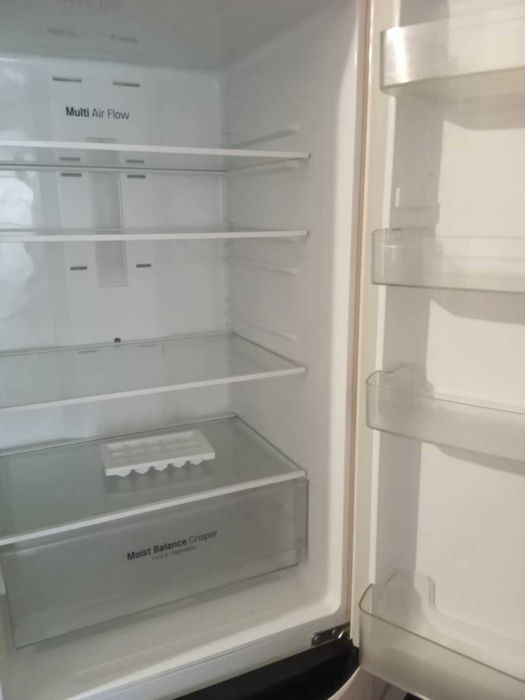 Холодильник LG NoFrost.