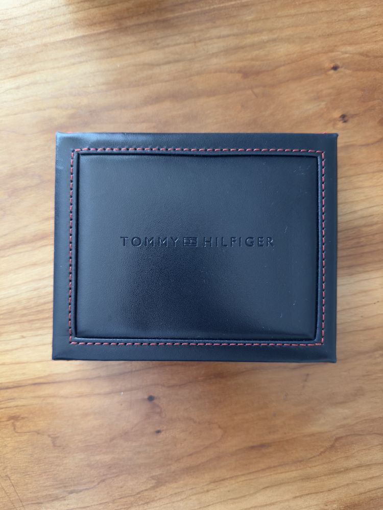 Carteira Tommy Hilfiger Castanha em pele