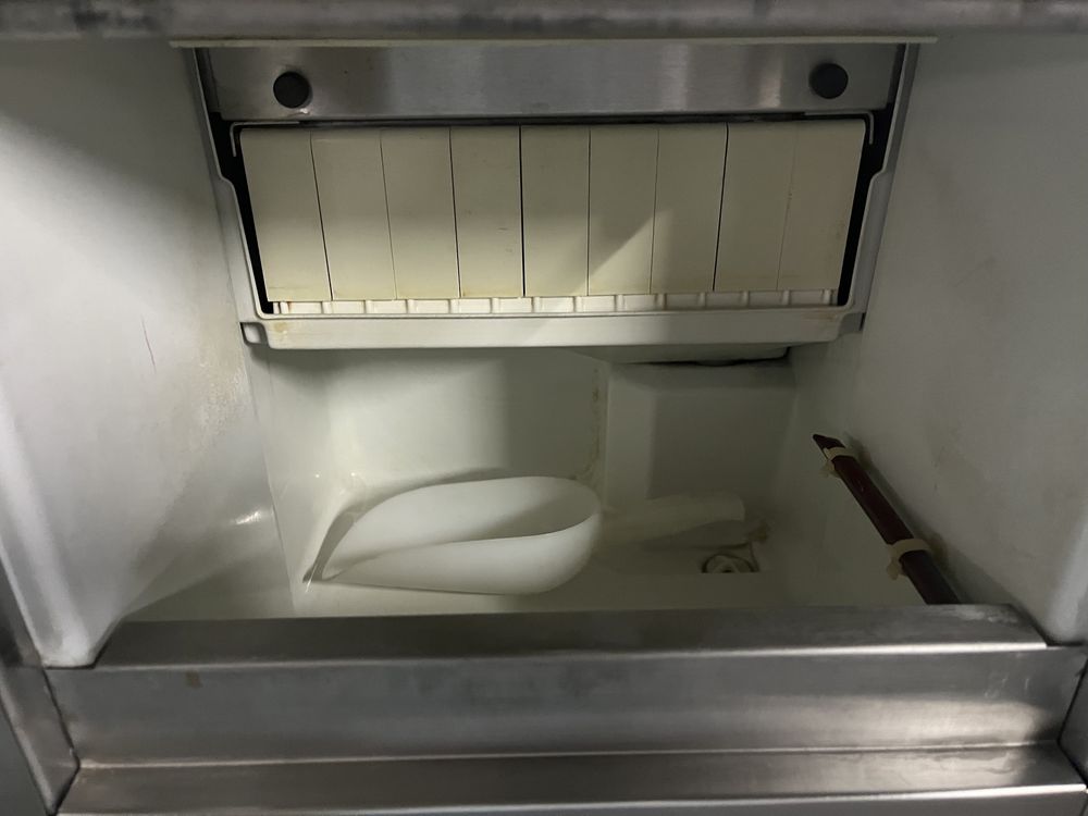 Maquina de gelo em inox FAEMA