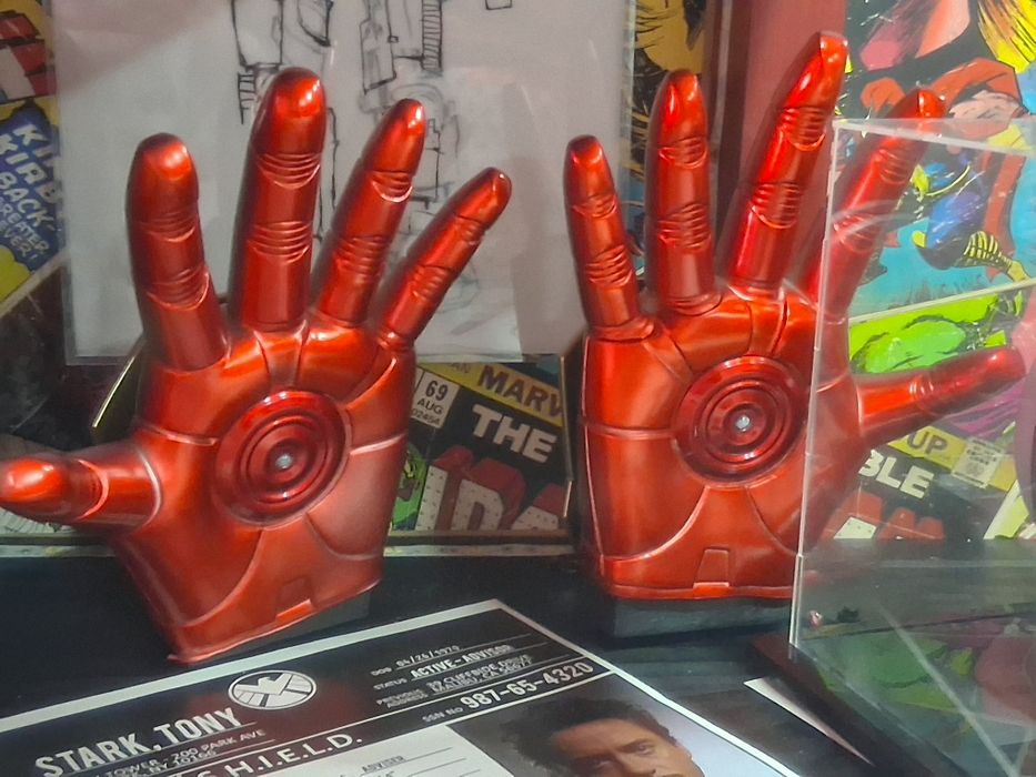 Vendo luvas homem de ferro para criança com luz