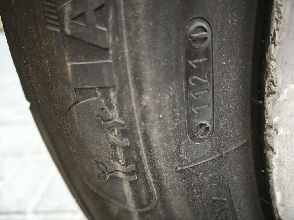 Felgi aluminiowe 17" z oponami 215/60 R17 – komplet 4 sztuki