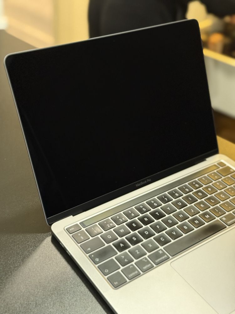 Macbook Pro 2020 13” 16GB RAM - 512GB cinzento sideral com caixa