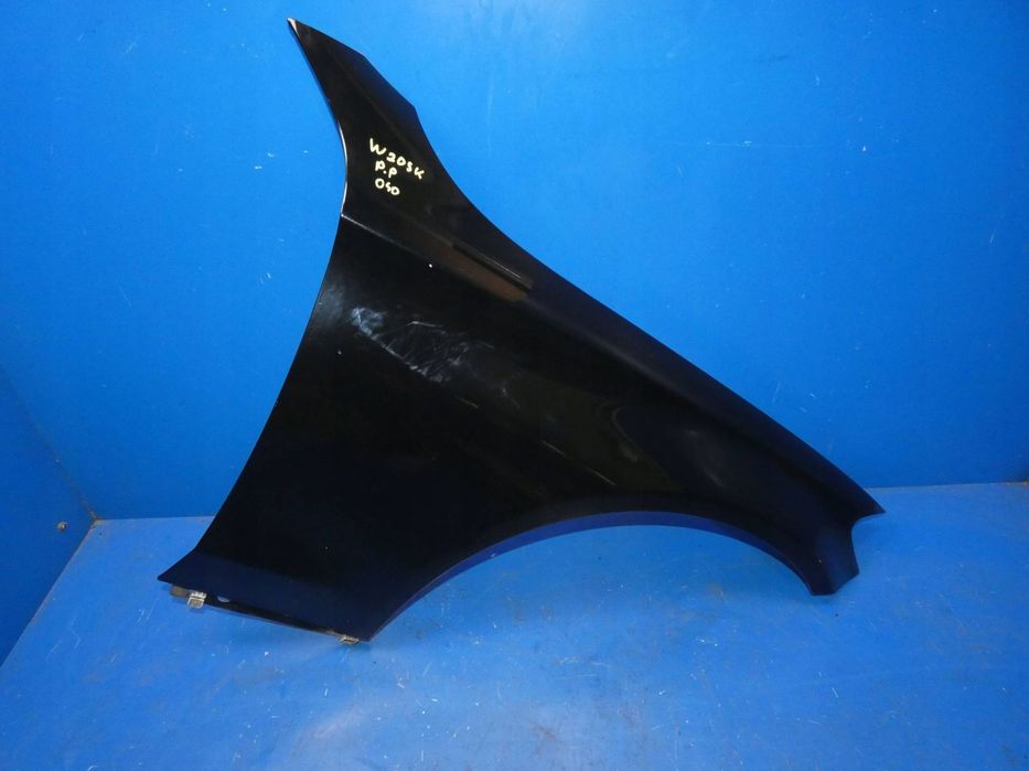 MERCEDES C KLASA W205 BŁOTNIK PRAWY PRZÓD PRZEDNI 040