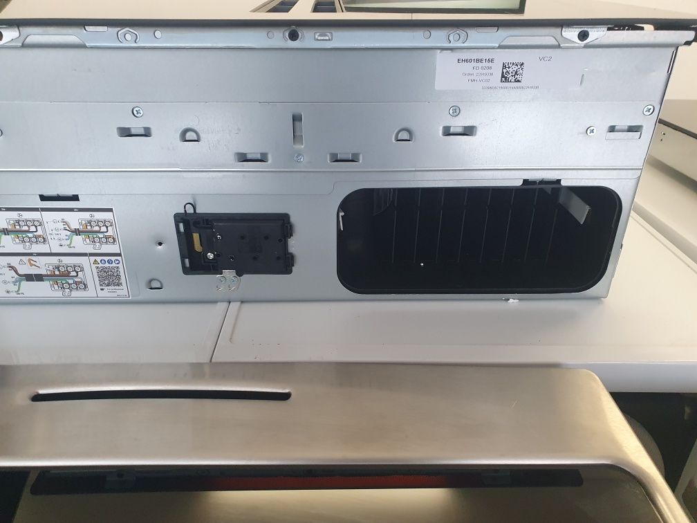 Nowa płyta indukcyjna Siemens EH601BE15E ze zintegrowanym wyciągiem