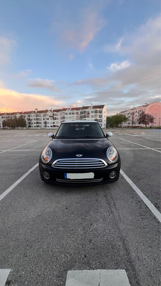Mini One R56 preto e branco com teto panoramico