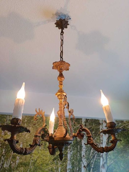 Candeeiro antigo suspenso de teto 3 lumes em latão vazado