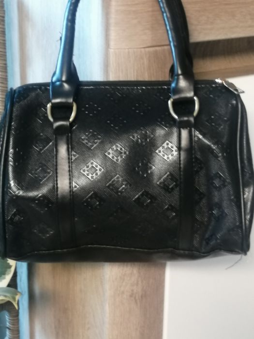 Elegancka torebka do ręki.