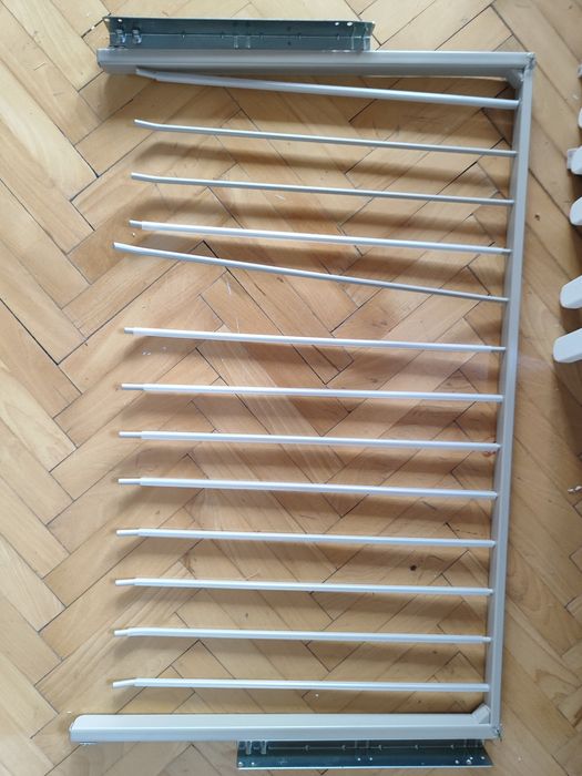 Wieszak na spodnie do szafy z Ikea