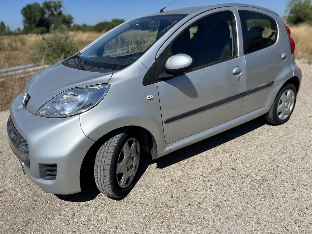 Peugeot 107 1.0 Trendy com AC de 2009, 5 portas, 4 lugares