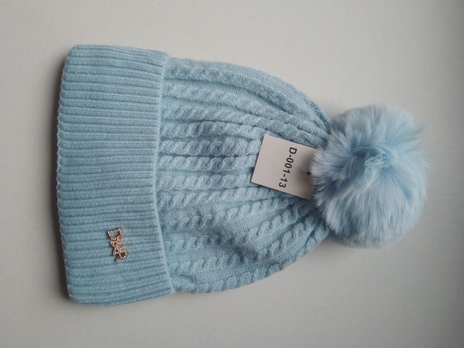 Czapka damska z pomponem