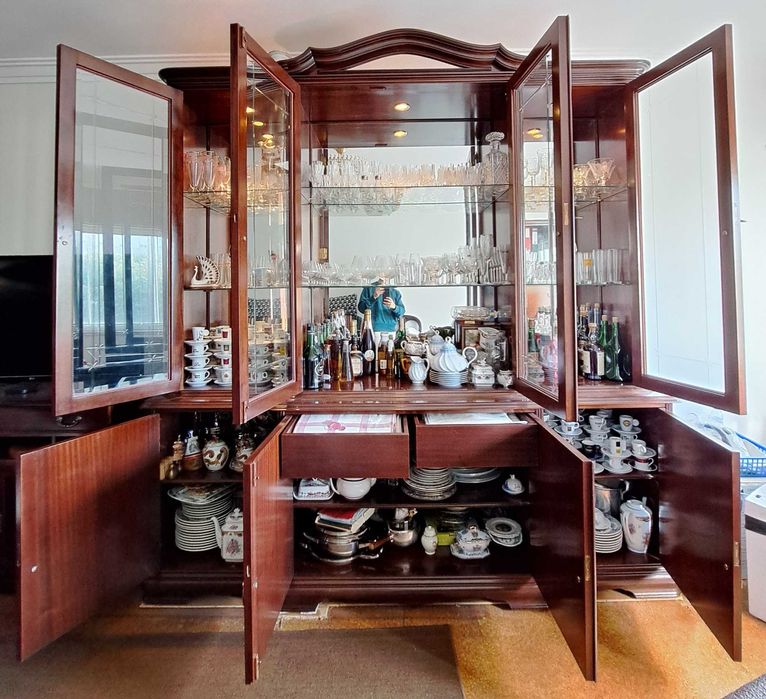 Movel de sala com cristaleira