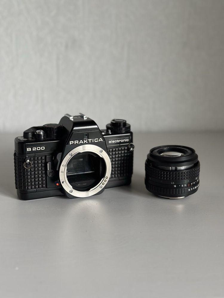 Practica b200 electronic + obiektyw practicar 1:1.8 f=50mm