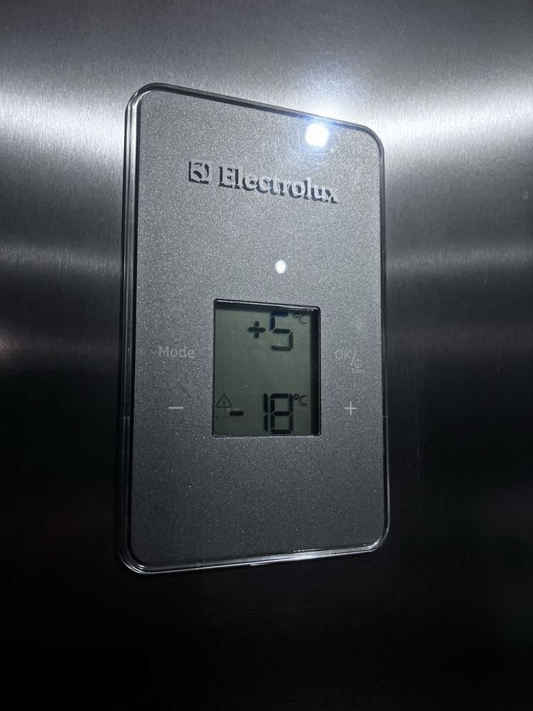 NO FROST двухметровый холодильник ELECTROLUX с дисплеем. Доставка