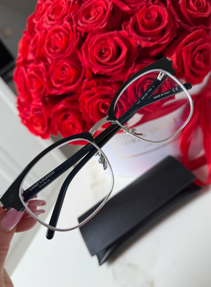 Okulary korekcyjne czarna ramka - 0,75 i - 1 Yves Saint Laurent YSL