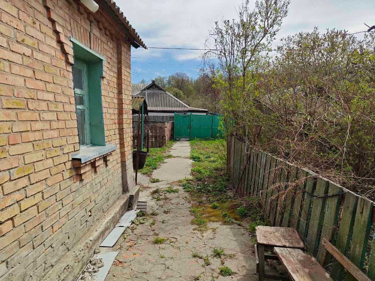 Ділянка під будівництво 24 сот,газ,вода,електрика  с. Іванковичі