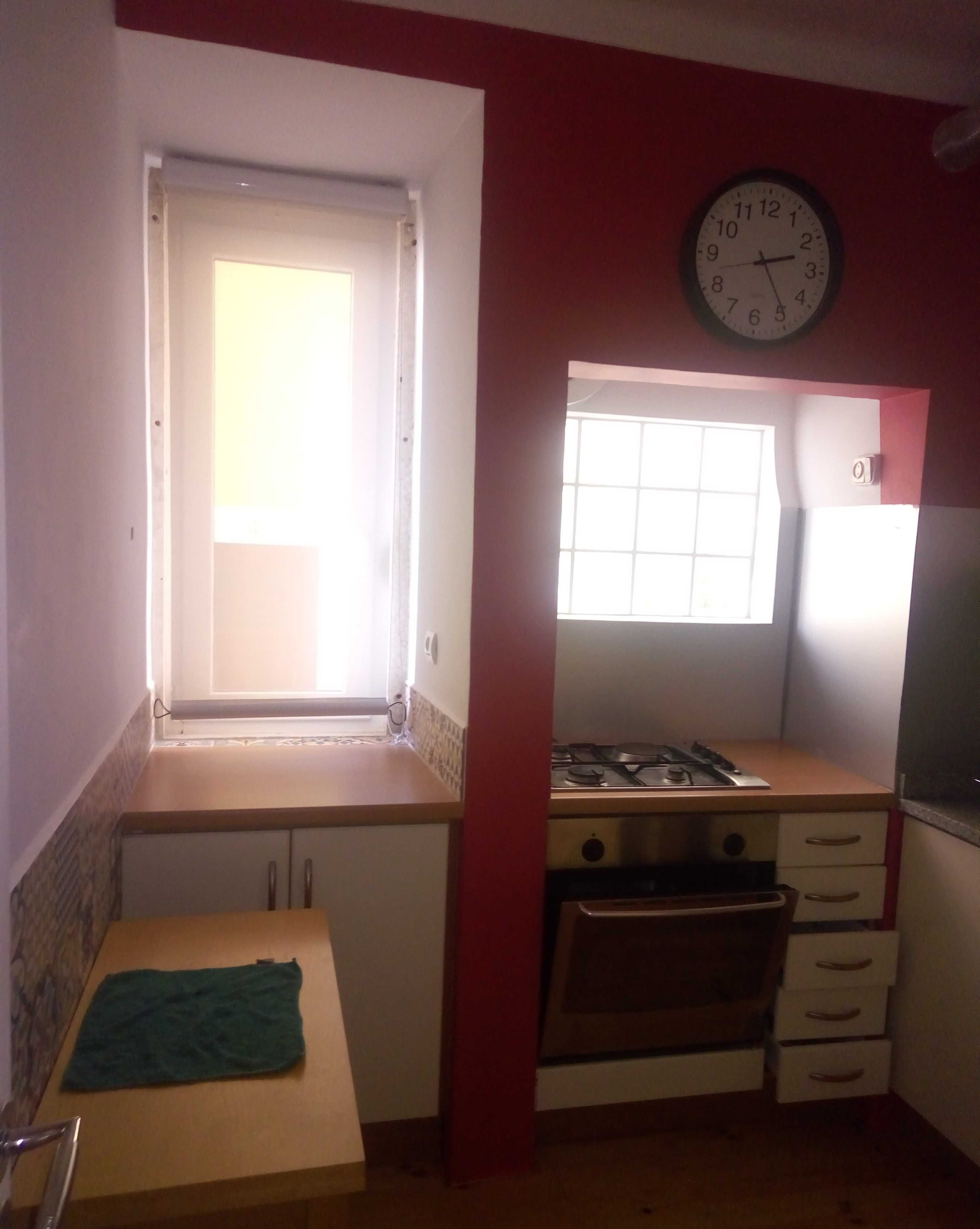 Apartamento T2, mobilado, junto ao Polo 1